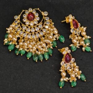 Kundan Pendant with Earrings